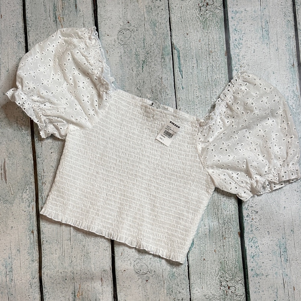 NEW WITH TAGS Love Tree White Eyelet Smocked Puff Sleeve Crop Top Size Large